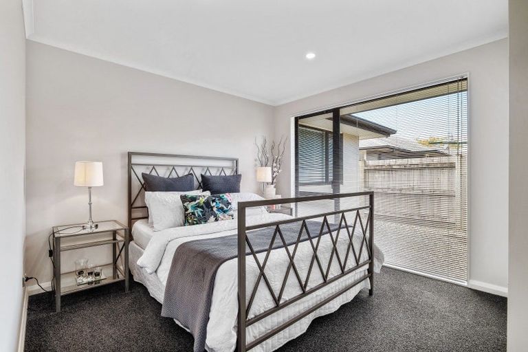 Photo of property in 3 Saint Heliers Grove, Fitzherbert, Palmerston North, 4410