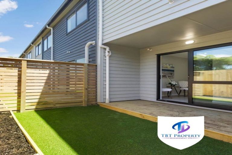 Photo of property in 3/504 Swanson Road, Ranui, Auckland, 0612