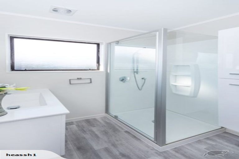 Photo of property in 2/83 Redcrest Avenue, Red Hill, Papakura, 2110