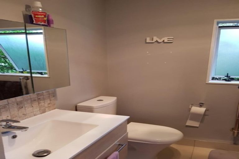 Photo of property in 1/14 Midgley Road, West Harbour, Auckland, 0618