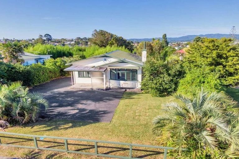 Property details for 300 Great North Road, Henderson, Auckland, 0612