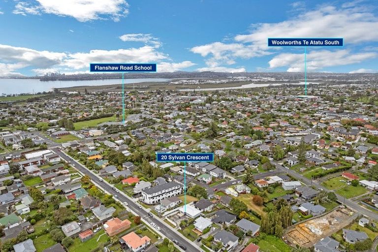 Photo of property in 20 Sylvan Crescent, Te Atatu South, Auckland, 0610
