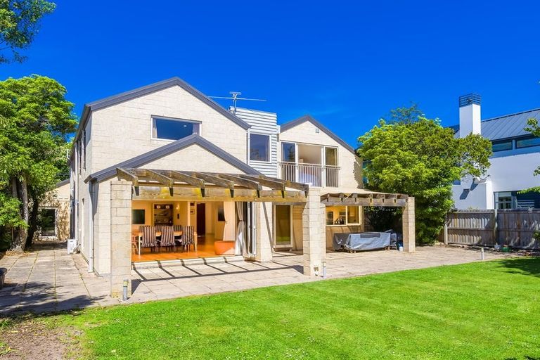 Photo of property in 40 Saint Andrews Square, Strowan, Christchurch, 8052