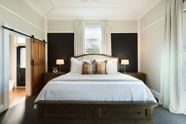 Photo of property in 10 Cobden Road, Bluff Hill, Napier, 4110