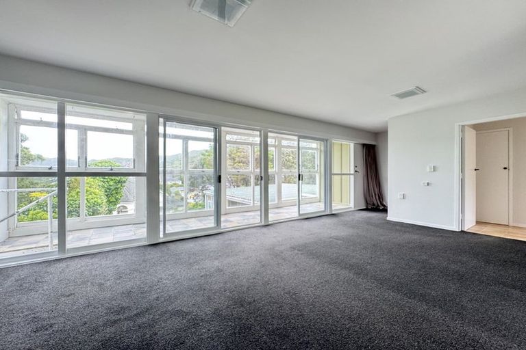 Photo of property in 1/3 Torwood Road, Khandallah, Wellington, 6035