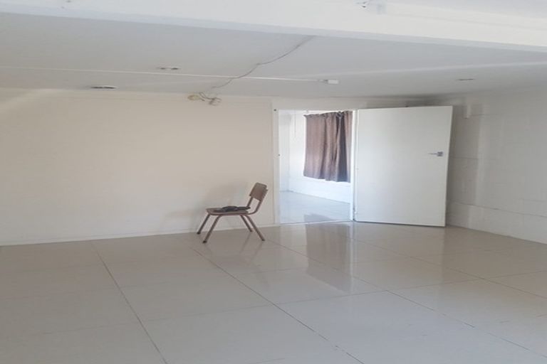 Photo of property in 20 Woodford Avenue, Henderson, Auckland, 0610