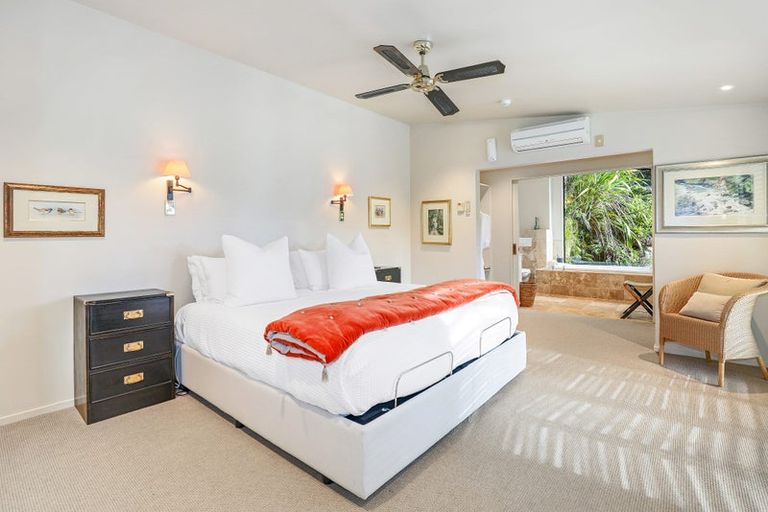 Photo of property in 24 Whakamoenga Point, Acacia Bay, Taupo, 3385