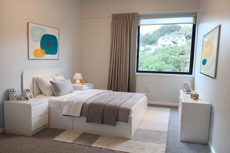 Photo of property in 76 Ranui Crescent, Khandallah, Wellington, 6035