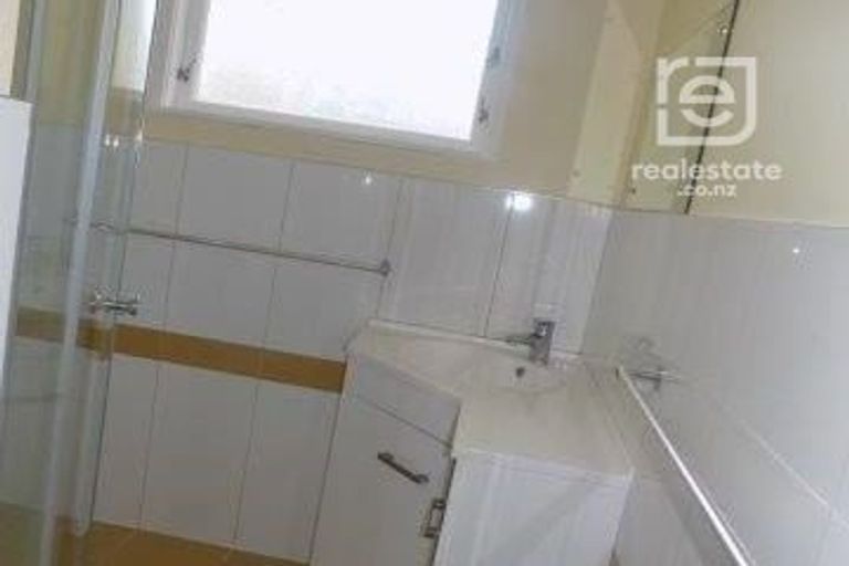 Photo of property in 76 Fitzwater Place, Henderson, Auckland, 0612