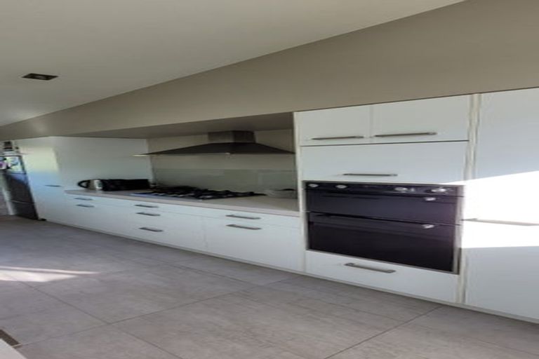 Photo of property in 28 Veale Road, Frankleigh Park, New Plymouth, 4310