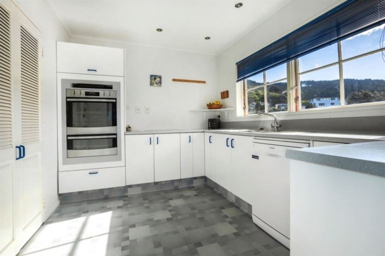 Photo of property in 12 Balliol Drive, Tawa, Wellington, 5028