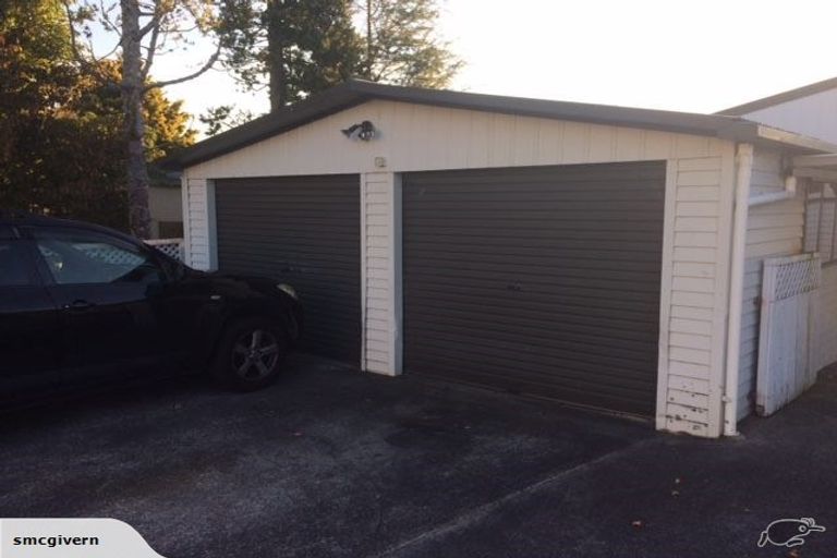 Photo of property in 6 Ozich Avenue, Te Atatu South, Auckland, 0610