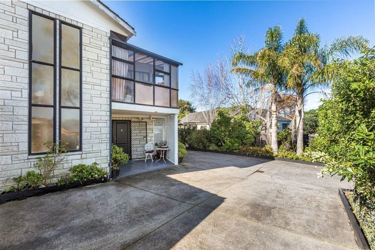 Photo of property in 102 Prince Regent Drive, Half Moon Bay, Auckland, 2012