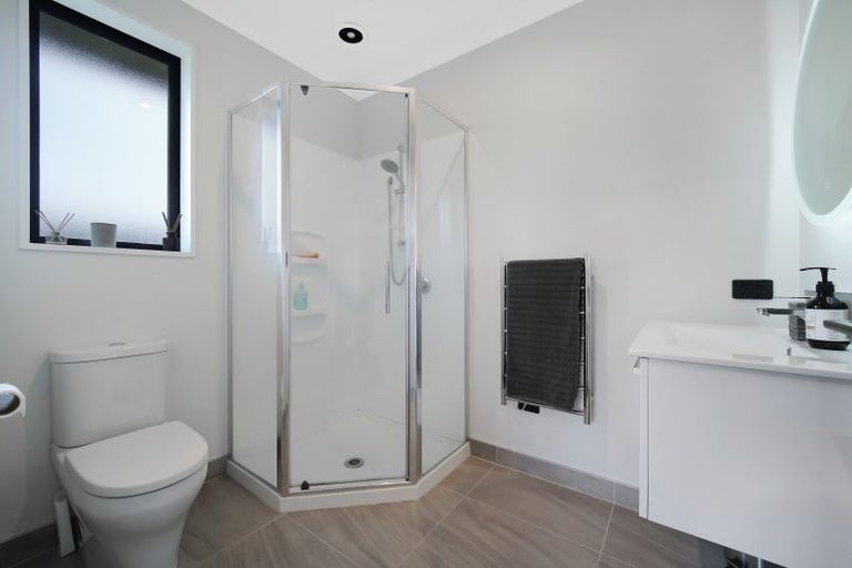 Photo of property in 4 Orawahi Road, Glenbrook, 2681