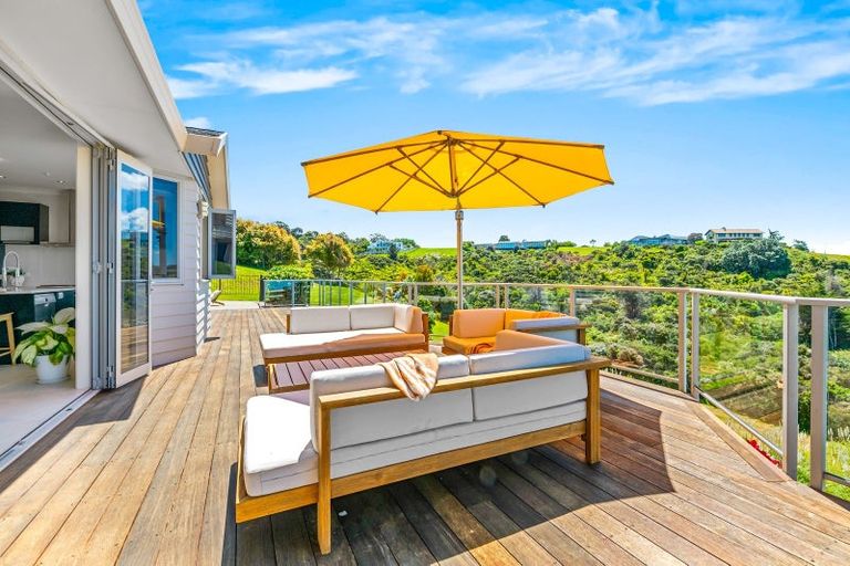 Photo of property in 64 Balboa Drive, Matakatia, Whangaparaoa, 0930