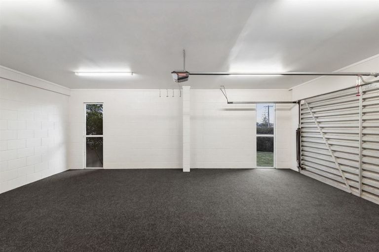 Photo of property in 1/22 Tui Glen Road, Birkenhead, Auckland, 0626