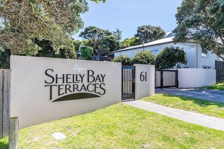 Photo of property in Shelley Bay Terraces, 21/61 Maupuia Road, Maupuia, Wellington, 6022