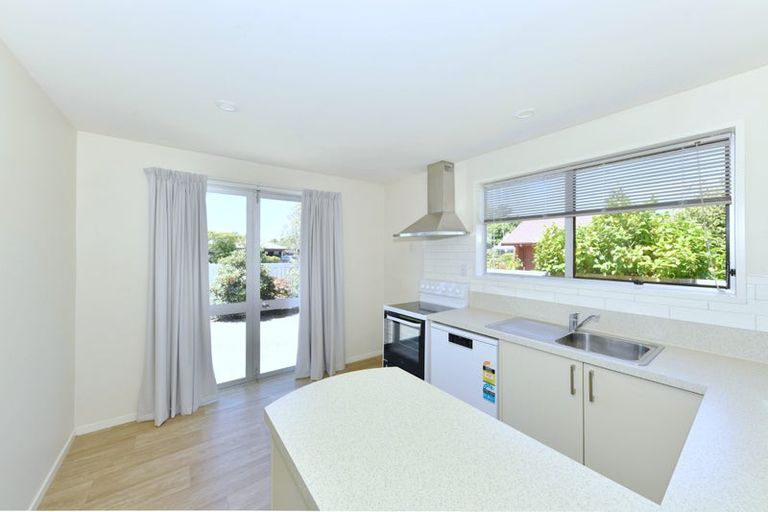 Photo of property in 2/16 Mulberry Place, Redwood, Christchurch, 8051