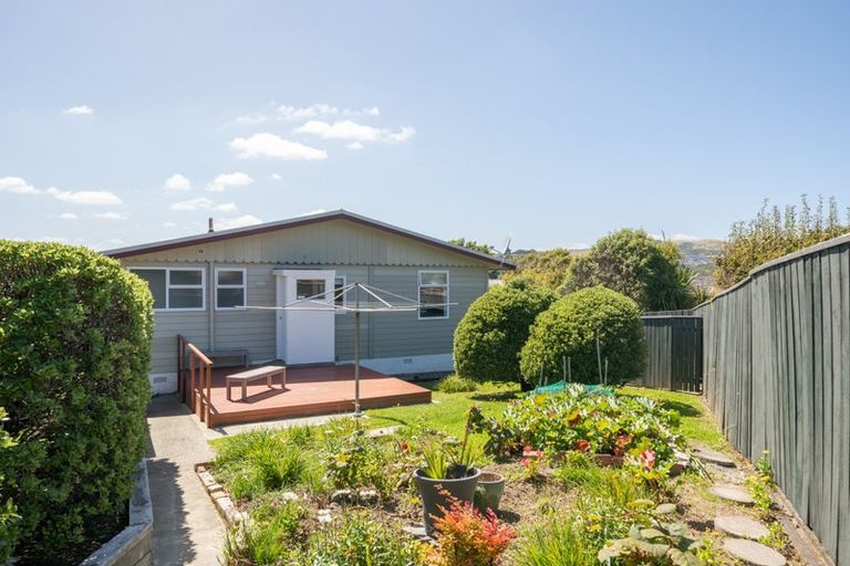 Photo of property in 2 Windermeer Grove, Churton Park, Wellington, 6037