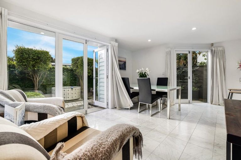 Photo of property in 1/34 Aikmans Road, Merivale, Christchurch, 8014