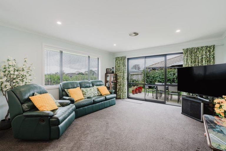 Photo of property in 14 Te Tiireke Drive, Glenview, Hamilton, 3206