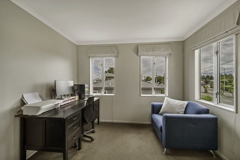 Photo of property in 135 Waltham Road, Sydenham, Christchurch, 8023