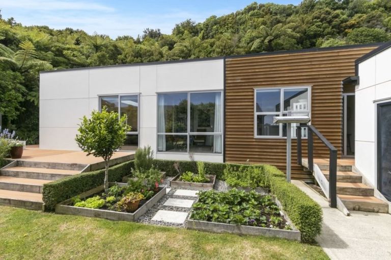 Photo of property in 10 Otonga Heights, Maungaraki, Lower Hutt, 5010