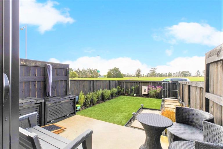 Photo of property in 43 Walsh Road, Papakura, 2110