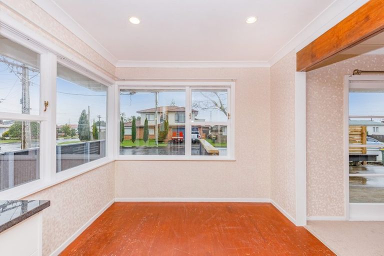 Photo of property in 8 Kiernan Place, Kelston, Auckland, 0602