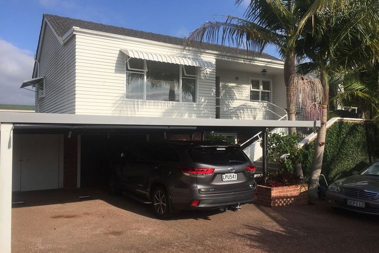 Photo of property in 1/1 Sylvan Park Avenue, Milford, Auckland, 0620