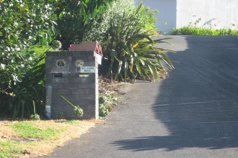 Photo of property in 1/15 Greenridge Court, Glenfield, Auckland, 0629
