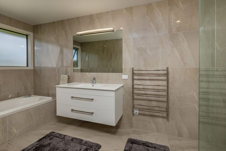 Photo of property in 1 Hoults Way, Kerikeri, 0230