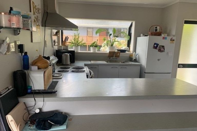 Photo of property in 65 Trias Road, Totara Vale, Auckland, 0629