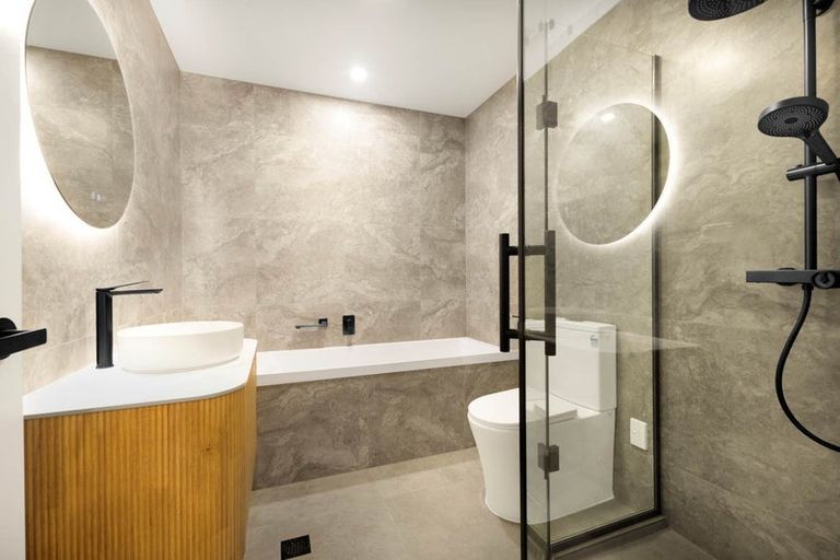 Photo of property in 69b Chivalry Road, Glenfield, Auckland, 0629