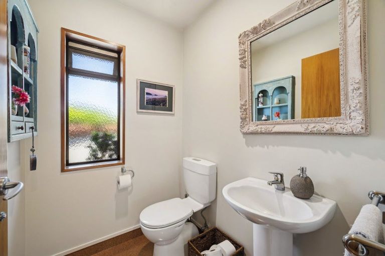 Photo of property in 22 Fairview Terrace, Waipahihi, Taupo, 3330