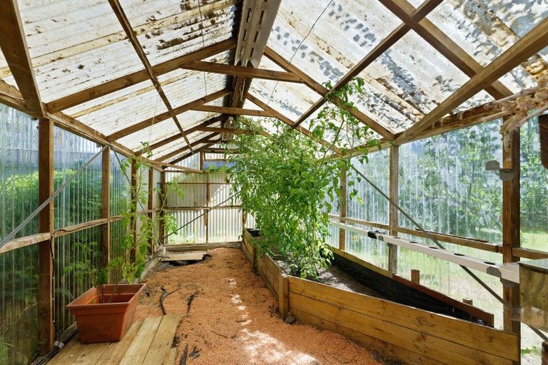 Photo of property in 203 Te Moana Road, Waikanae, 5036