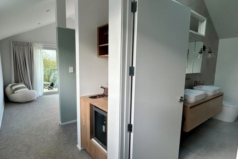 Photo of property in 18 Macbeth Court, Milford, Auckland, 0620