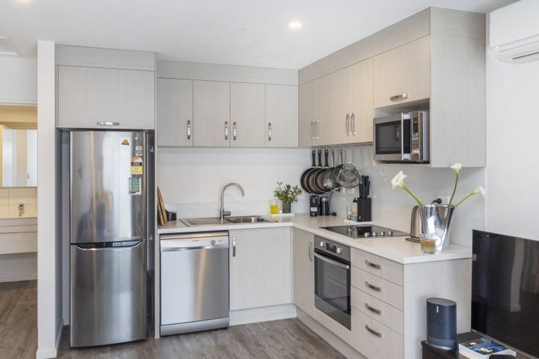 Photo of property in 80h Shakespeare Road, Waltham, Christchurch, 8023