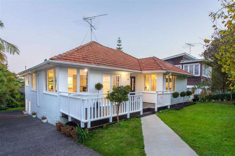 Photo of property in 34 Channel View Road, Campbells Bay, Auckland, 0630