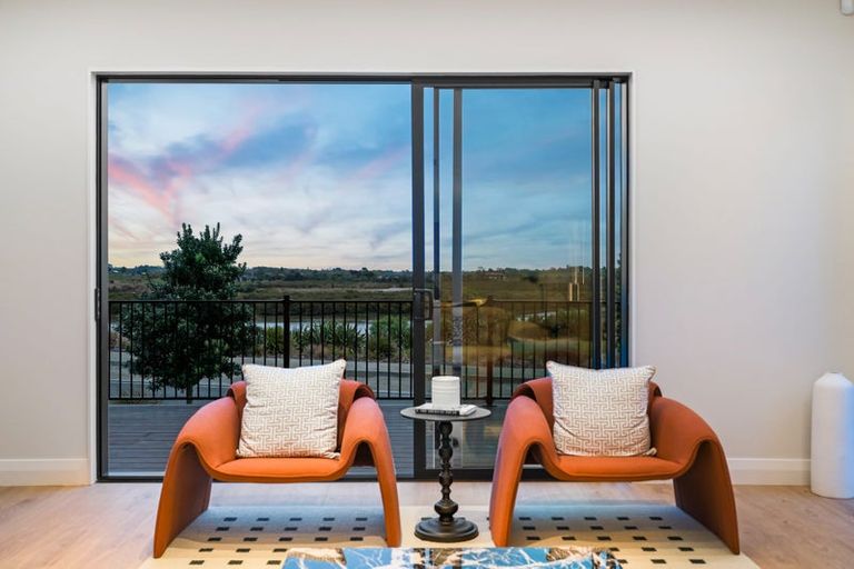 Photo of property in 28 Evergreen Parade, Rosehill, Papakura, 2113