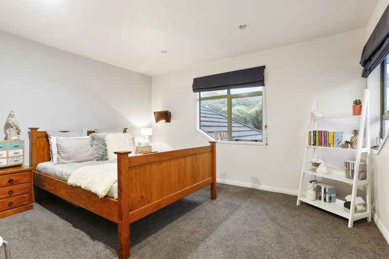 Photo of property in 31 Turanga Road, Henderson Valley, Auckland, 0612