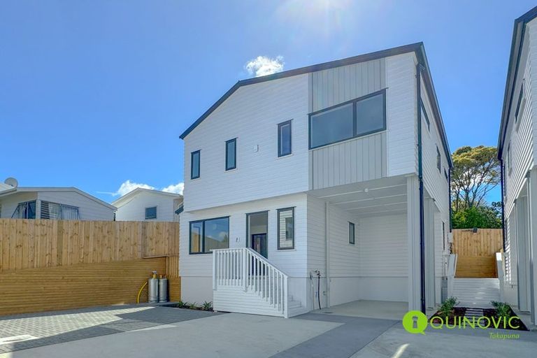 Photo of property in 7c Buisson Glade, West Harbour, Auckland, 0618