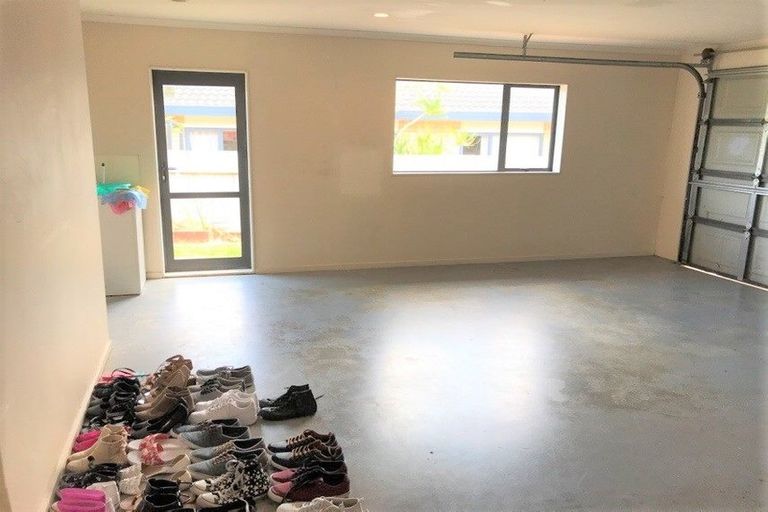 Photo of property in 104 Pitt Avenue, Clendon Park, Auckland, 2103