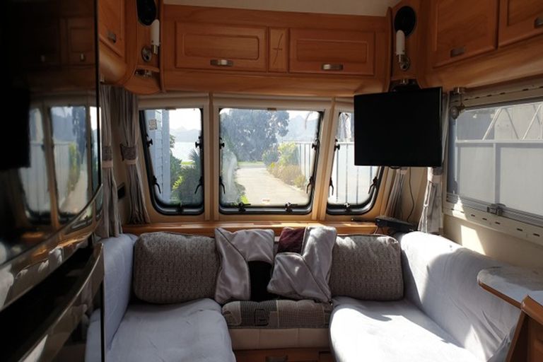 Photo of property in 2/249 One Tree Point Road, One Tree Point, 0118