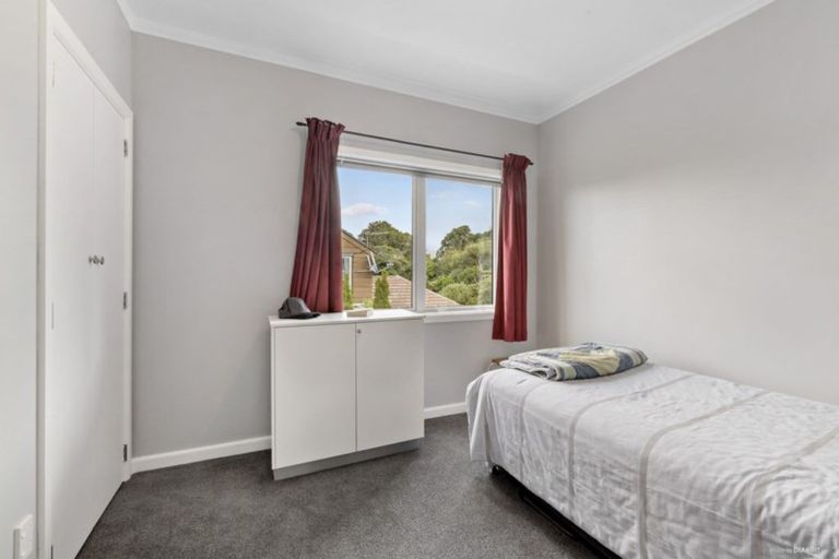 Photo of property in 1 Glentui Grove, Khandallah, Wellington, 6035