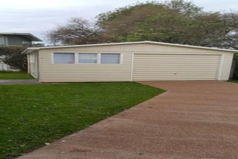 Photo of property in 17 Sylvia Road, Hillcrest, Auckland, 0627