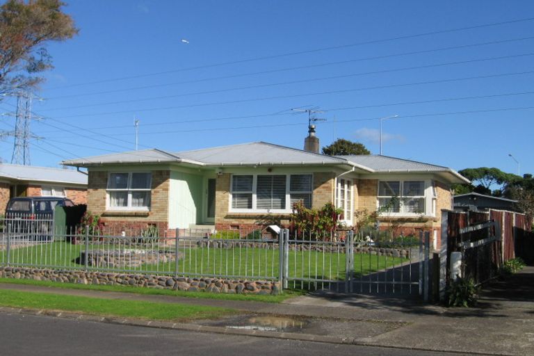 Photo of property in 35 Sandbrook Avenue, Otara, Auckland, 2023