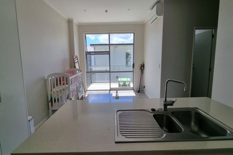 Photo of property in 17 Barbados Drive, Unsworth Heights, Auckland, 0632