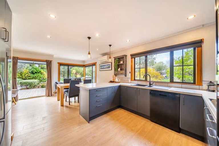 Photo of property in 45b Dowling Grove, Silverstream, Upper Hutt, 5019