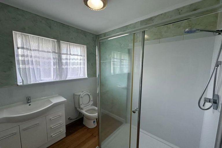 Photo of property in 129 Riverpark Crescent, Henderson, Auckland, 0610
